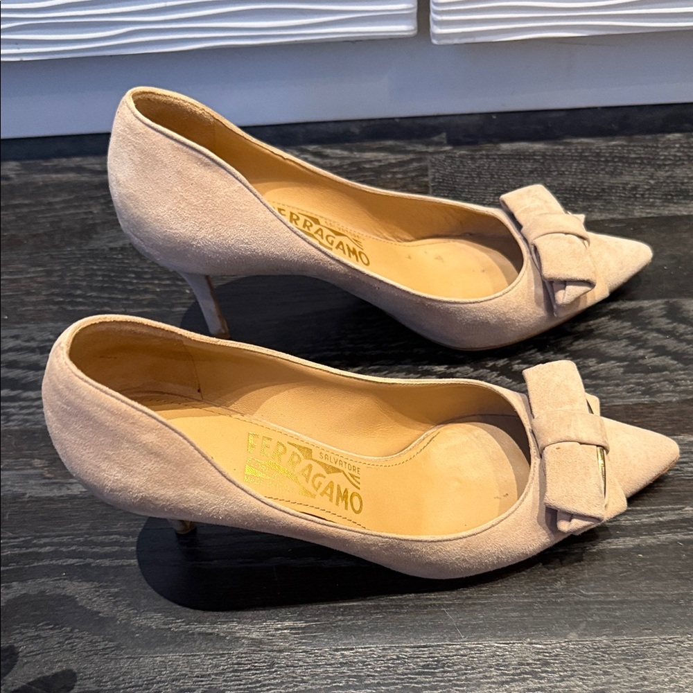 Salvatore Ferragamo Women's Beige Suede Heels sz 6.5 - Picture 11 of 17
